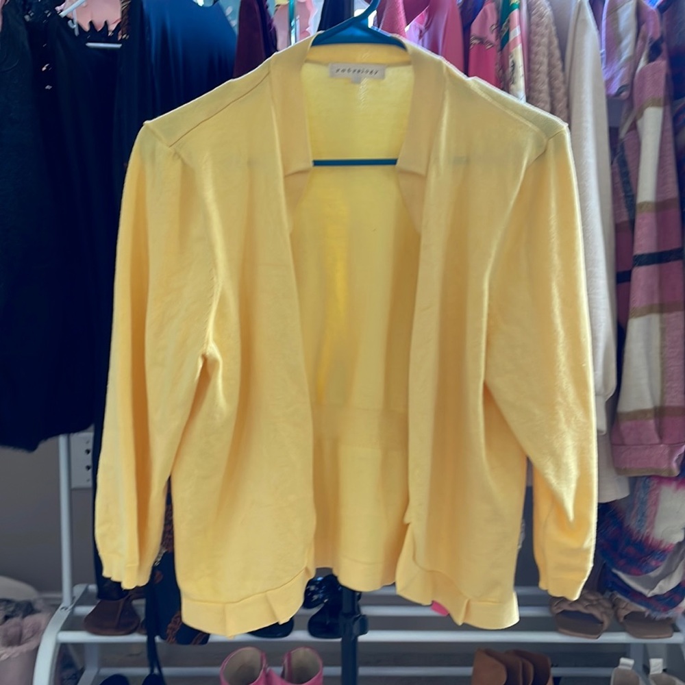 Little yellow sweater